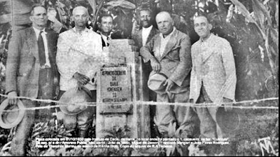 294 - Placa Colocada pelo Instituto do Cacau no Lugar Onde Foi Plantado o Primeiro Pé de Cacau da Bahia em Canavieiras